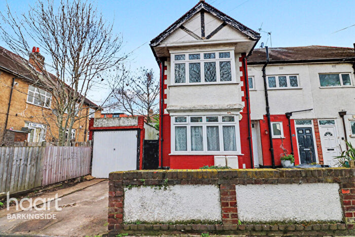 2 Bedroom Maisonette For Sale In Veronique Gardens, Barkingside, IG6