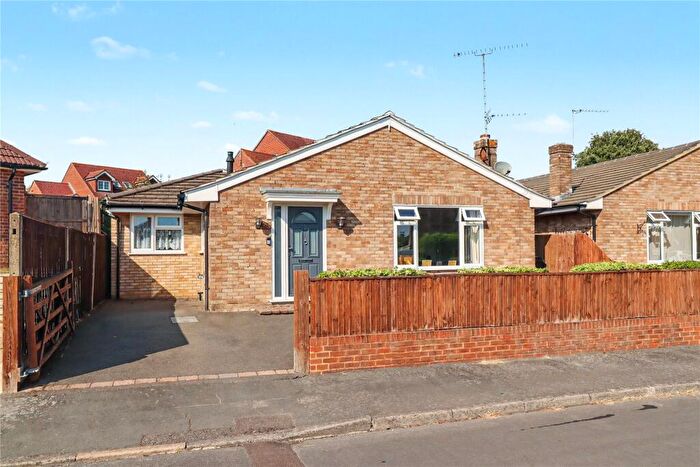 3 Bedroom Bungalow For Sale In Mayhurst Crescent, Maybury, Woking, Surrey, GU22