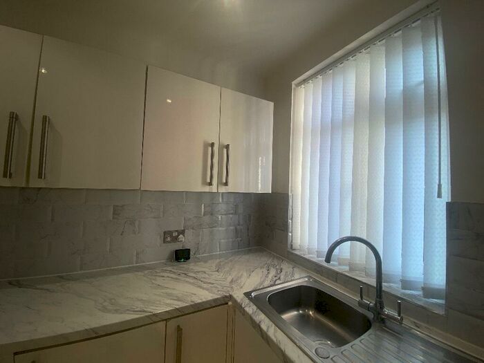 2 Bedroom Apartment To Rent In Edge Grove, Liverpool, Merseyside, L7