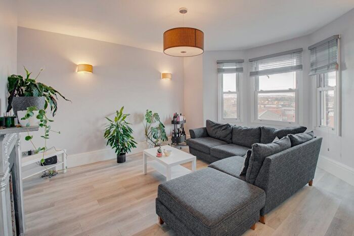 2 Bedroom Flat To Rent In Bath Road, Worcester, Worcestershire, WR5