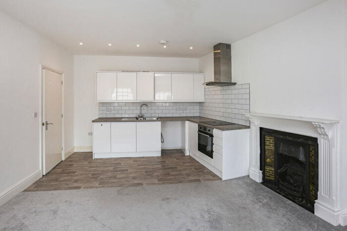 2 Bedroom Flat To Rent In Shirley High Street, Southampton, Hampshire, SO15