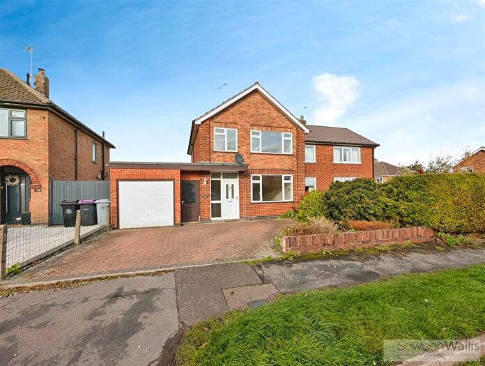3 Bedroom Semi Detached House For Sale In Highlands Way, Stamford, PE9