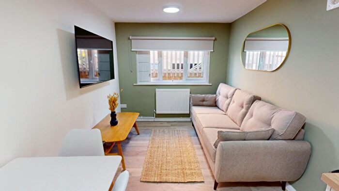 3 Bedroom Flat To Rent In A, Elm House, Cranmer Street, NG3