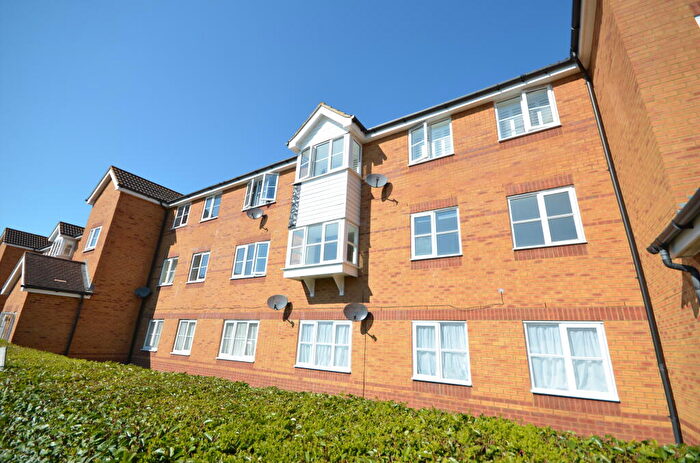 2 Bedroom Apartment To Rent In Aspen Grove, Aldershot, Hampshire, GU12