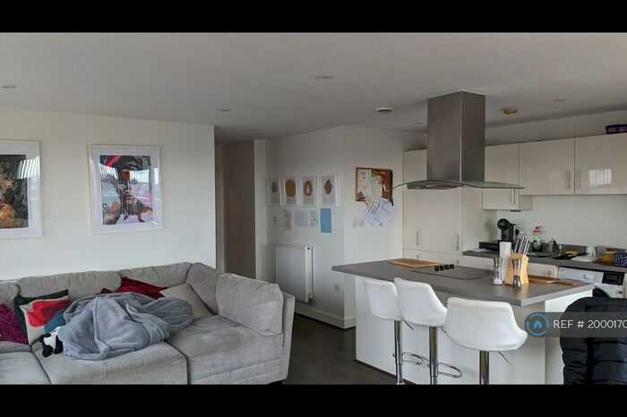 3 Bedroom Flat To Rent In Woolners Way, Stevenage, SG1