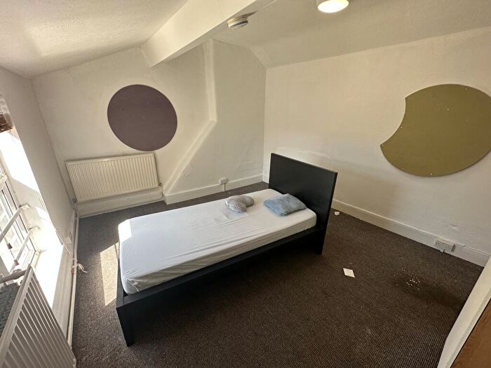 4 Bedroom House To Rent In Freehold Street, Northampton, NN2