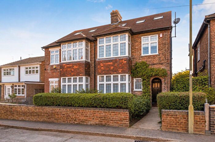 5 Bedroom Semi Detached House For Sale In Sunnydale Gardens, Mill Hill, NW7