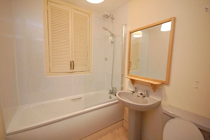 1 Bedroom Flat To Rent In Wallfield Place, Tfr, Rosemount, Aberdeen, AB25