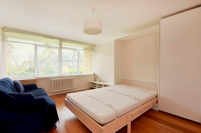 Studio To Rent In Churchill Gardens, Pimlico, London, SW1V