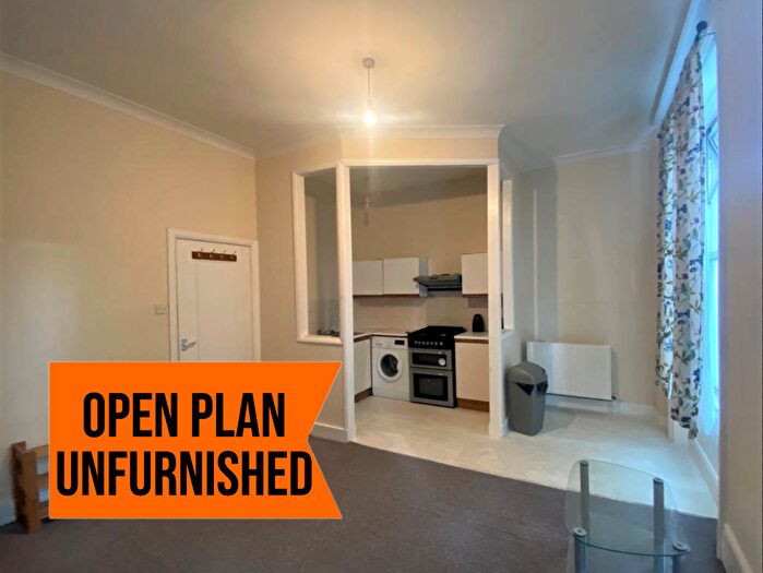 1 Bedroom Flat To Rent In Bamborough Gardens, London, W12