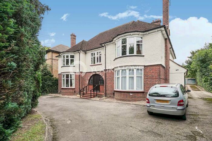 2 Bedroom Flat To Rent In Flat Brighton Road, Sutton, Surrey, SM2