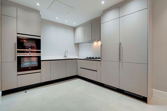 3 Bedroom Property To Rent In Fitzjohns Avenue, Hampstead, London, NW3