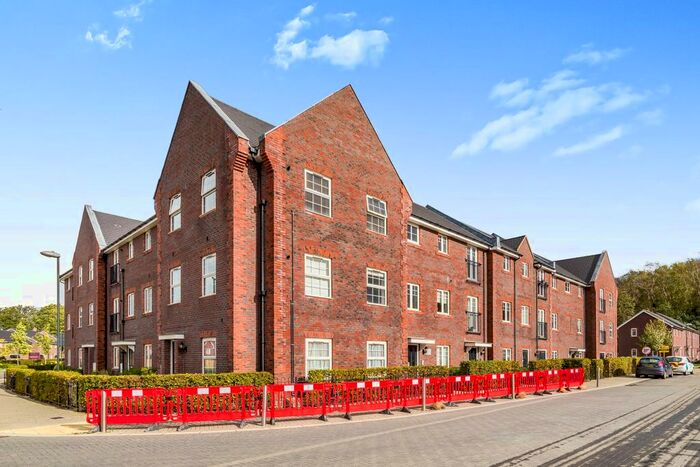 2 Bedroom Flat To Rent In Somerley Drive, Crawley, RH10