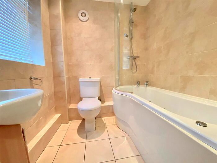 3 Bedroom Flat To Rent In Old Durham Road, Gateshead, NE9