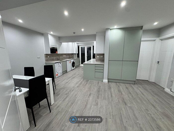 6 Bedroom Semi-Detached House To Rent In Elm Road, Reading, RG6