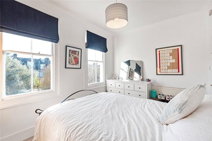 2 Bedroom Flat For Sale In Durley Road, London, N16