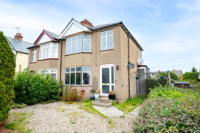 3 Bedroom Semi-Detached House For Sale In Daws Heath Road, Rayleigh, SS6