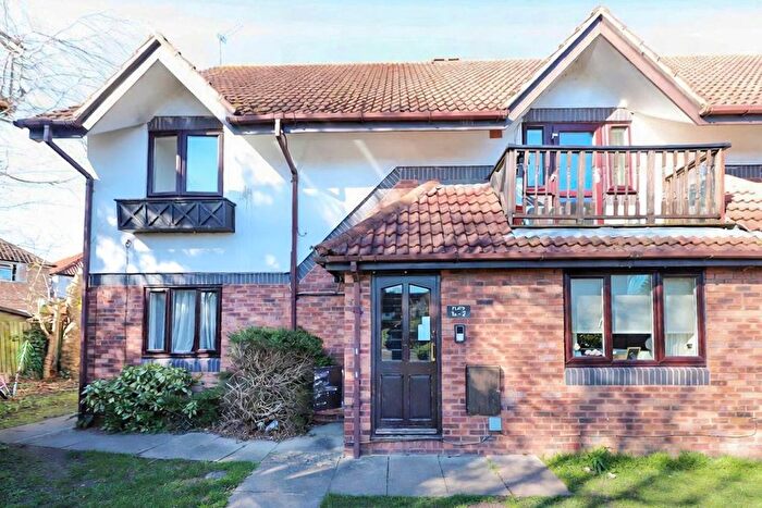 2 Bedroom Maisonette For Sale In Osprey Close, West Drayton, UB7