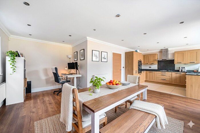 4 Bedroom Detached House For Sale In Tanners Close, Burghfield Common, Reading, Berkshire, RG7