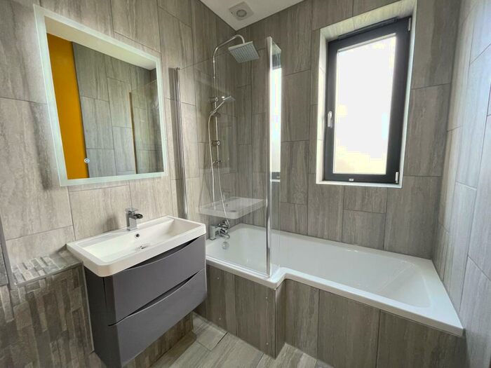 2 Bedroom Flat To Rent In Chingford Road, Walthamstow, E17