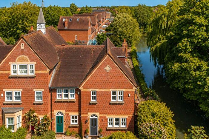 4 Bedroom End Of Terrace House For Sale In The Villas, Oxford Waterside, OX2