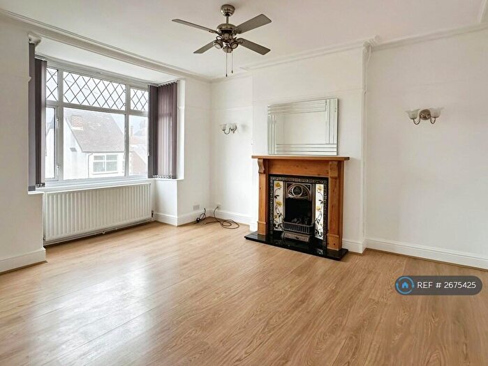 2 Bedroom Flat To Rent In Warwick Street, Coventry, CV5