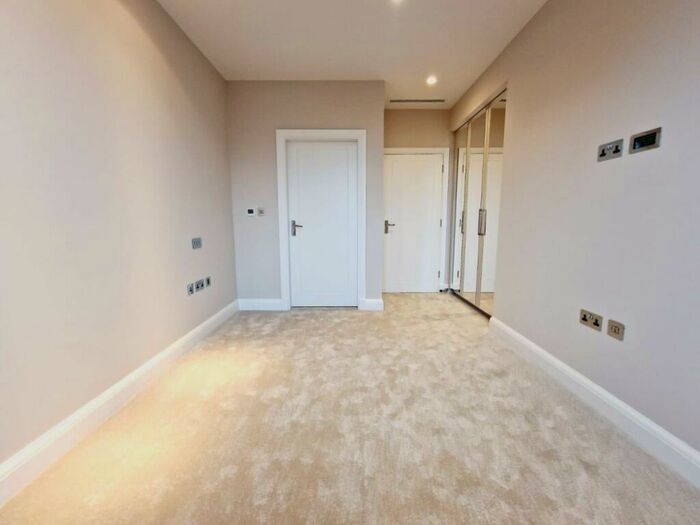 2 Bedroom Flat For Sale In Camlet Way, London, EN4