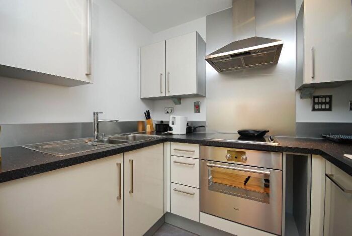 1 Bedroom Apartment To Rent In Proton Tower, East India, Virginia Quays, Blackwall, Canary Wharf, London, E14