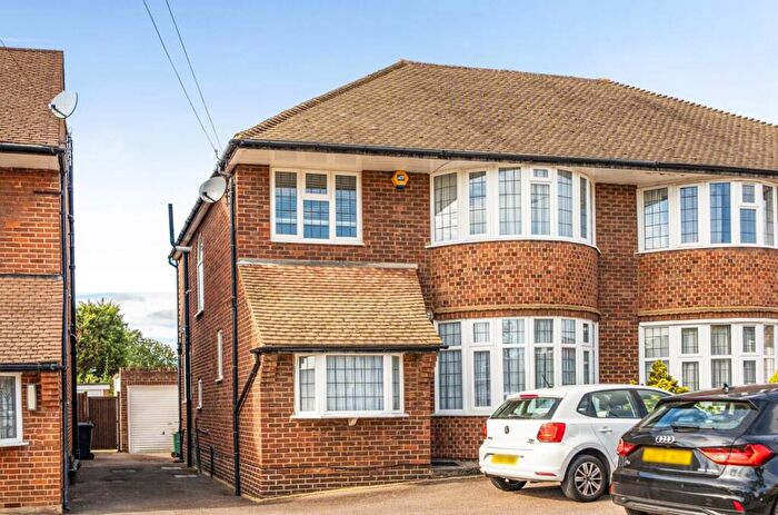 4 Bedroom Semi-Detached House For Sale In Southover, Woodside Park, N12