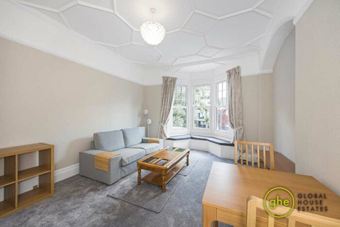 1 Bedroom Flat To Rent In Half Moon Lane, North Dulwich, London, SE24