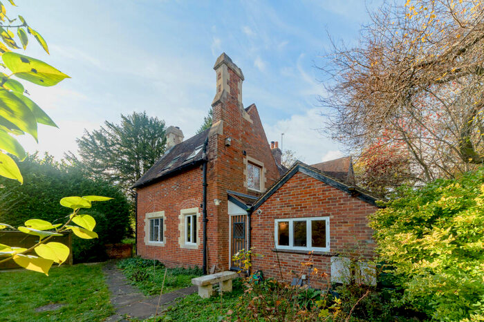 2 Bedroom Semi-Detached House To Rent In North Hinksey Lane, Oxford, OX2