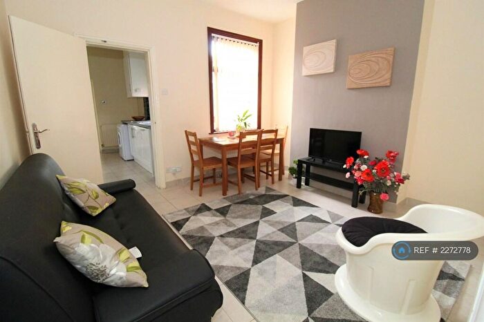 4 Bedroom Terraced House To Rent In Newcombe Road, Coventry, CV5