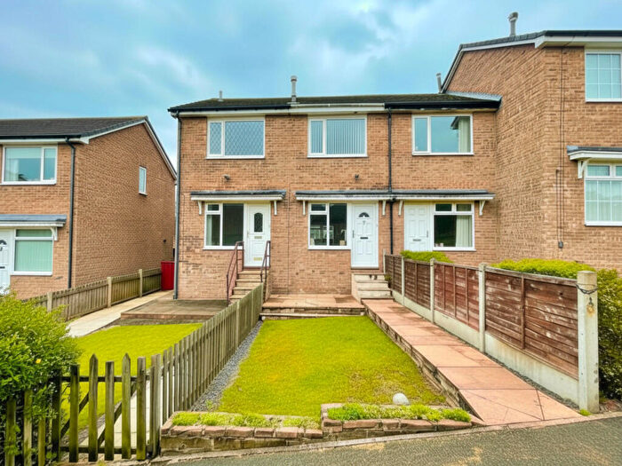 2 Bedroom Town House For Sale In New Park Way, Farsley, LS28