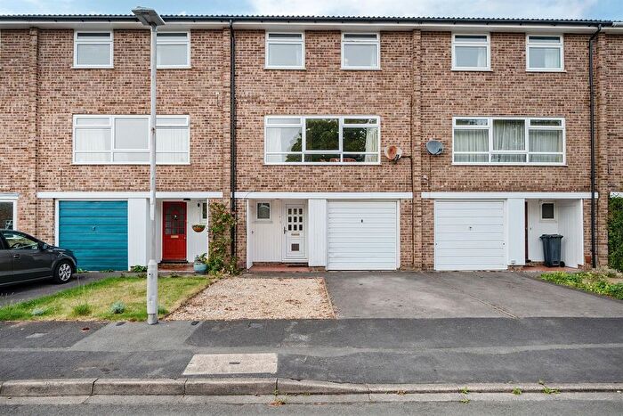 4 Bedroom Town House To Rent In Portway Close, Reading, RG1