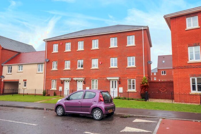 4 Bedroom Town House To Rent In Kennet Heath, Thatcham, RG19