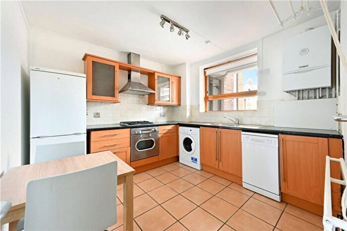 2 Bedroom Flat To Rent In Liverpool Grove, London, SE17