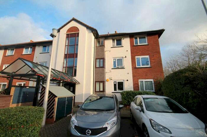 2 Bedroom Flat To Rent In Canterbury Gardens, Salford, M5