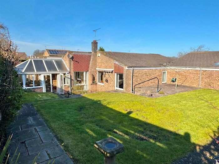 3 Bedroom Semi-Detached House For Sale In Priory Close, Swanland, HU14