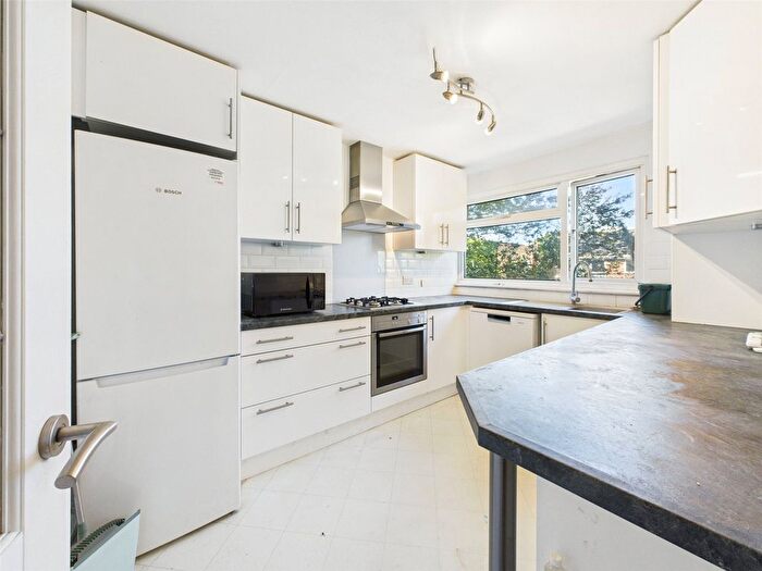 2 Bedroom Flat To Rent In Peveril Drive, Teddington, TW11