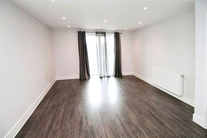 1 Bedroom Flat To Rent In Riverside Square, Bedford, Bedfordshire, MK40