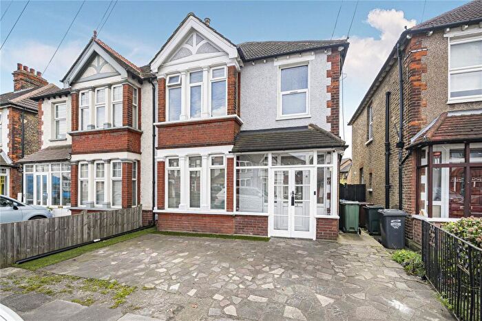 3 Bedroom Semi Detached House For Sale In Watling Street, Dartford, Kent, DA1