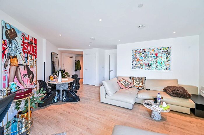 1 Bedroom Flat To Rent In Churchyard Row, Elephant And Castle, London, SE11