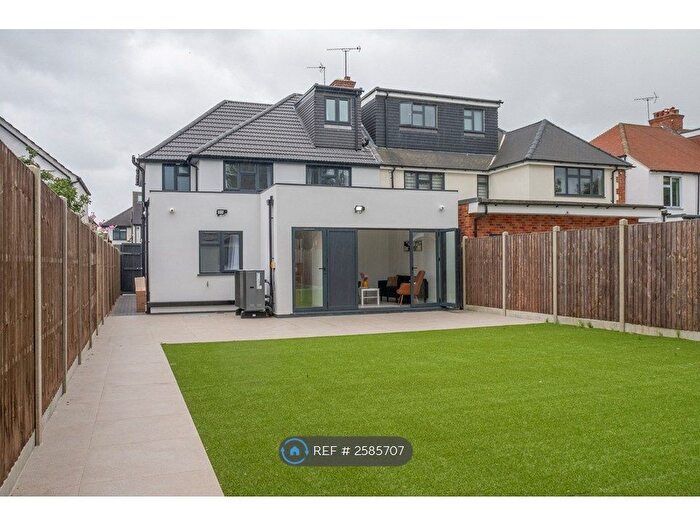 5 Bedroom Semi-Detached House To Rent In Kingsfield Avenue, Harrow, HA2