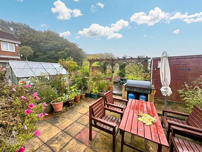 3 Bedroom Detached House For Sale In Ullswater Drive, Bradford, BD6