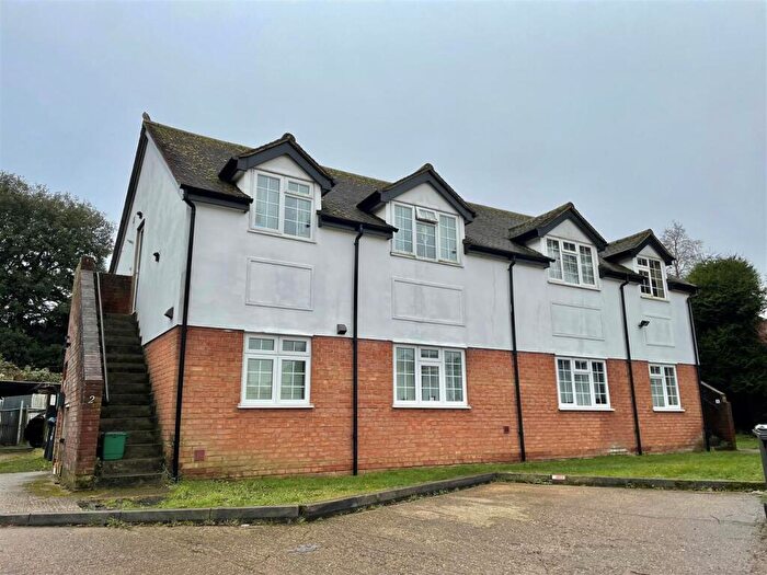 2 Bedroom Flat To Rent In Riverside Gardens, Berkhamsted, HP4