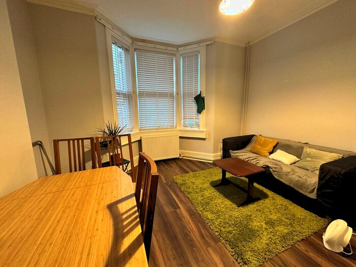 2 Bedroom Property To Rent In Windsor Villas, Bath, BA1