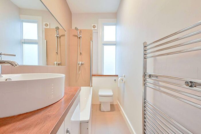 2 Bedroom Flat To Rent In Barrowgate Road, Chiswick, London, W4