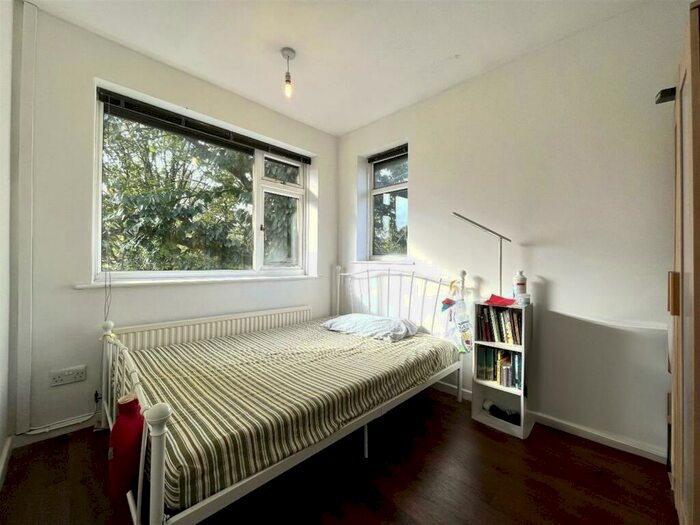 2 Bedroom Apartment To Rent In Brooklands Crescent, Sale, M33