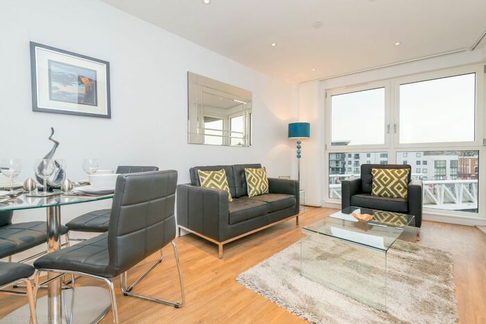 1 Bedroom Flat To Rent In Queensland Road, Islington, London, N7