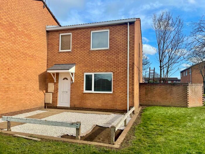 3 Bedroom Town House To Rent In Stonesdale Court, Alvaston, DE24